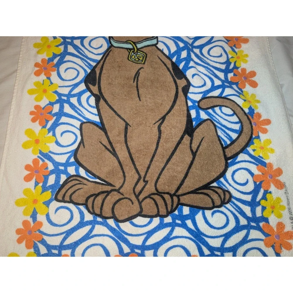 Vintage Y2K 2000 Scooby Doo Beach Bath Towel  Groovy Flowers 60